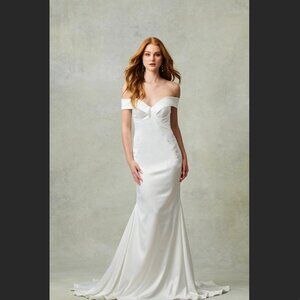 Off-the-shoulder wedding dress (Liv - Kelly Faetanini)